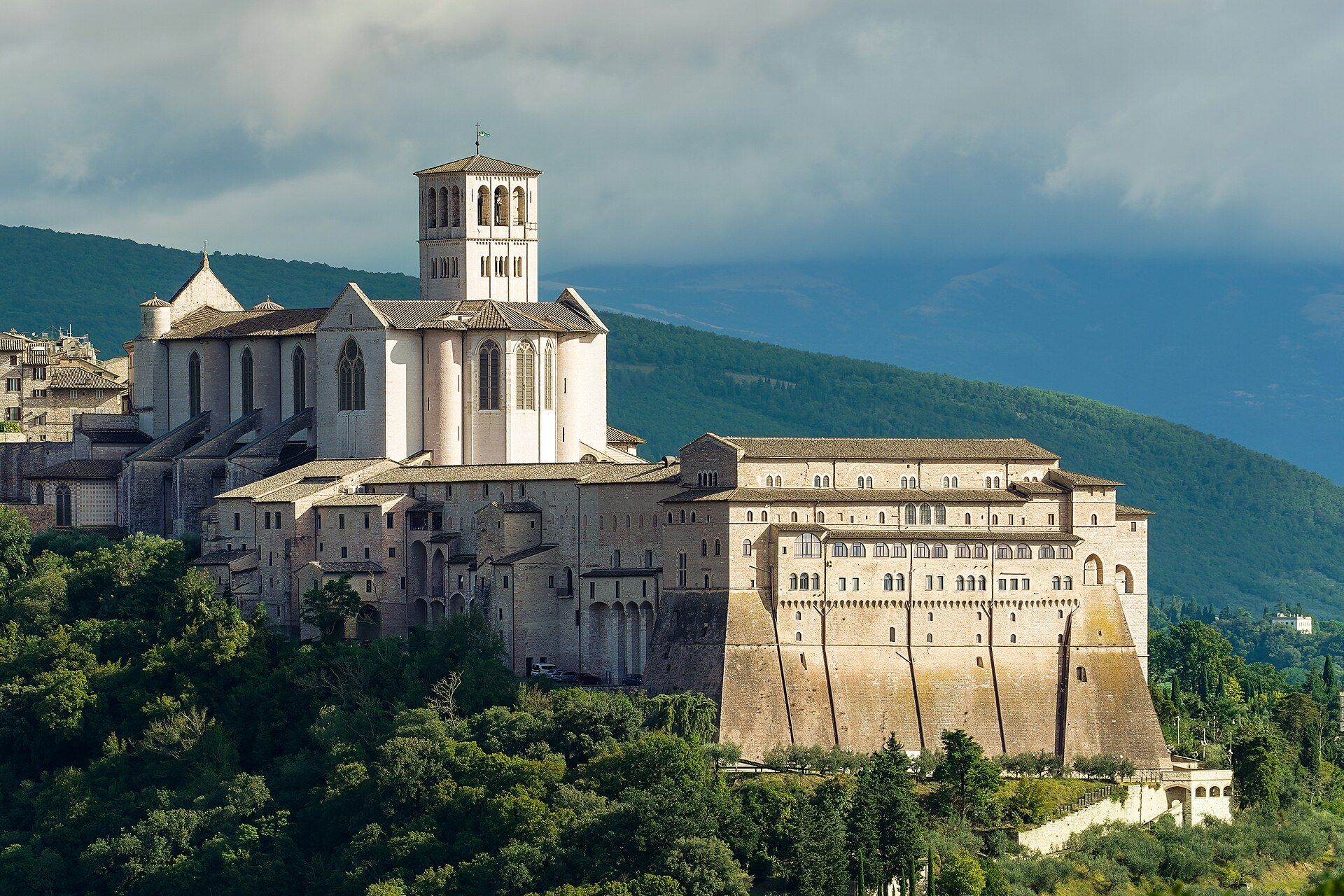 Vương cung thánh đường Thánh Phanxicô tại Assisi.