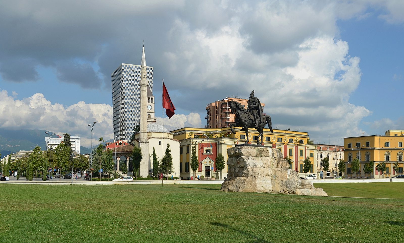 Quảng trường Skanderbeg ở thủ đô Tirana, Albania.