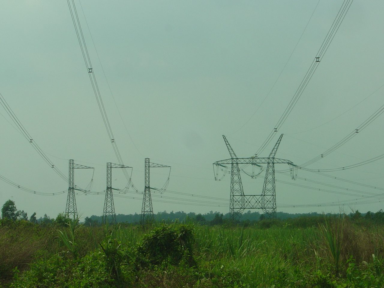 Trụ điện cao thế của đường dây 500 kV Bắc — Nam.
