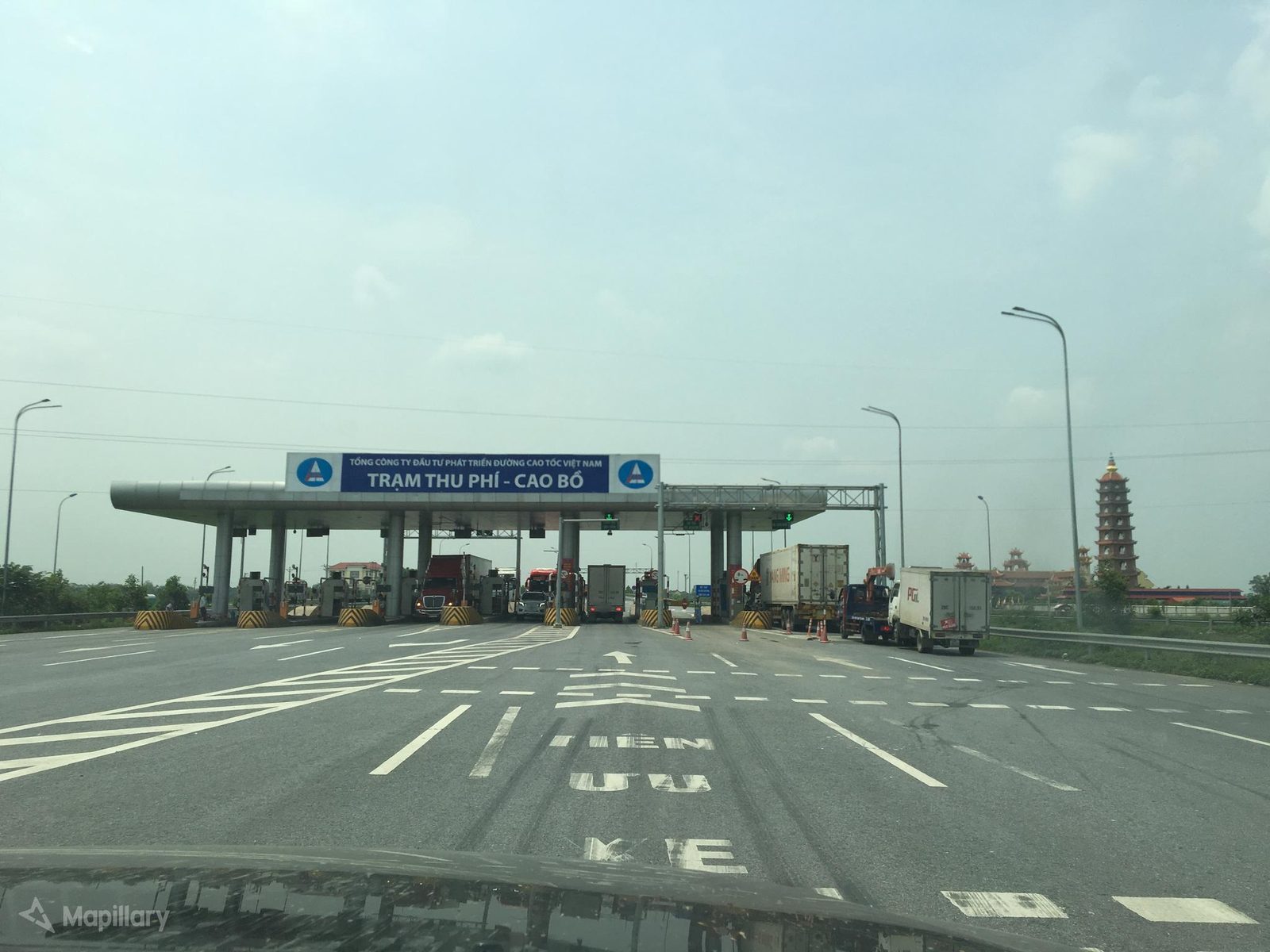 Trạm thu phí Cao Bồ trên cao tốc.
